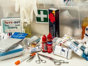 How to Create a Personalized First Aid Kit for Emergency Supplies?